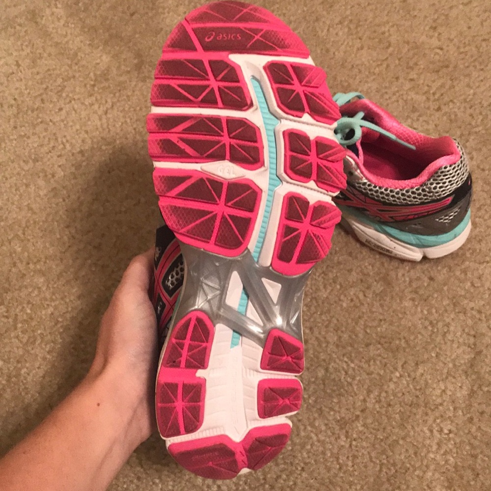 ASICS - Picture 3 of 3